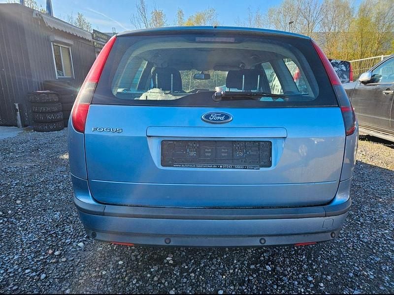 Gebraucht Ford Focus Ghia 116 PS (85 kW) 2006 Blau Limousine