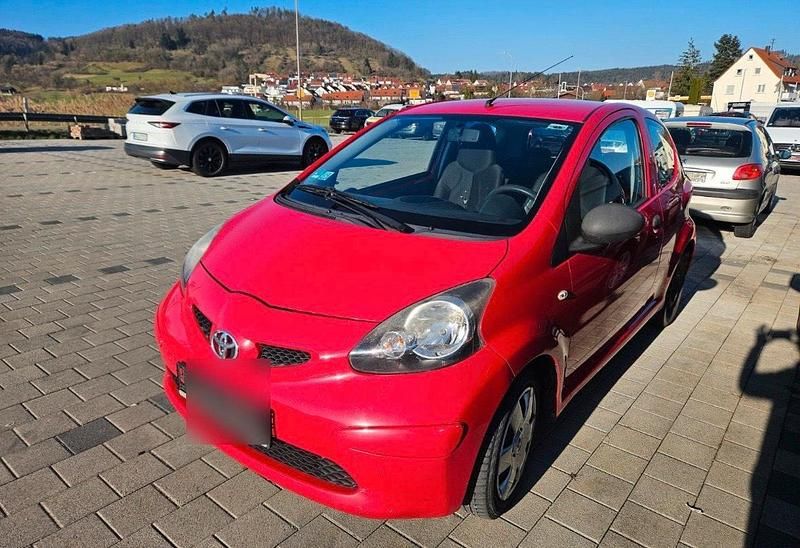 Rot Gebraucht 2008 Toyota Aygo Kleinwagen | 1.100 € (Guter Preis) - Bild 1/4