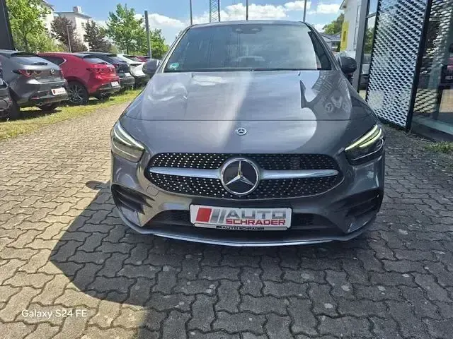 Gebraucht Mercedes B200 AMG line 163 PS (119 kW) 2019 Grau Kleinwagen