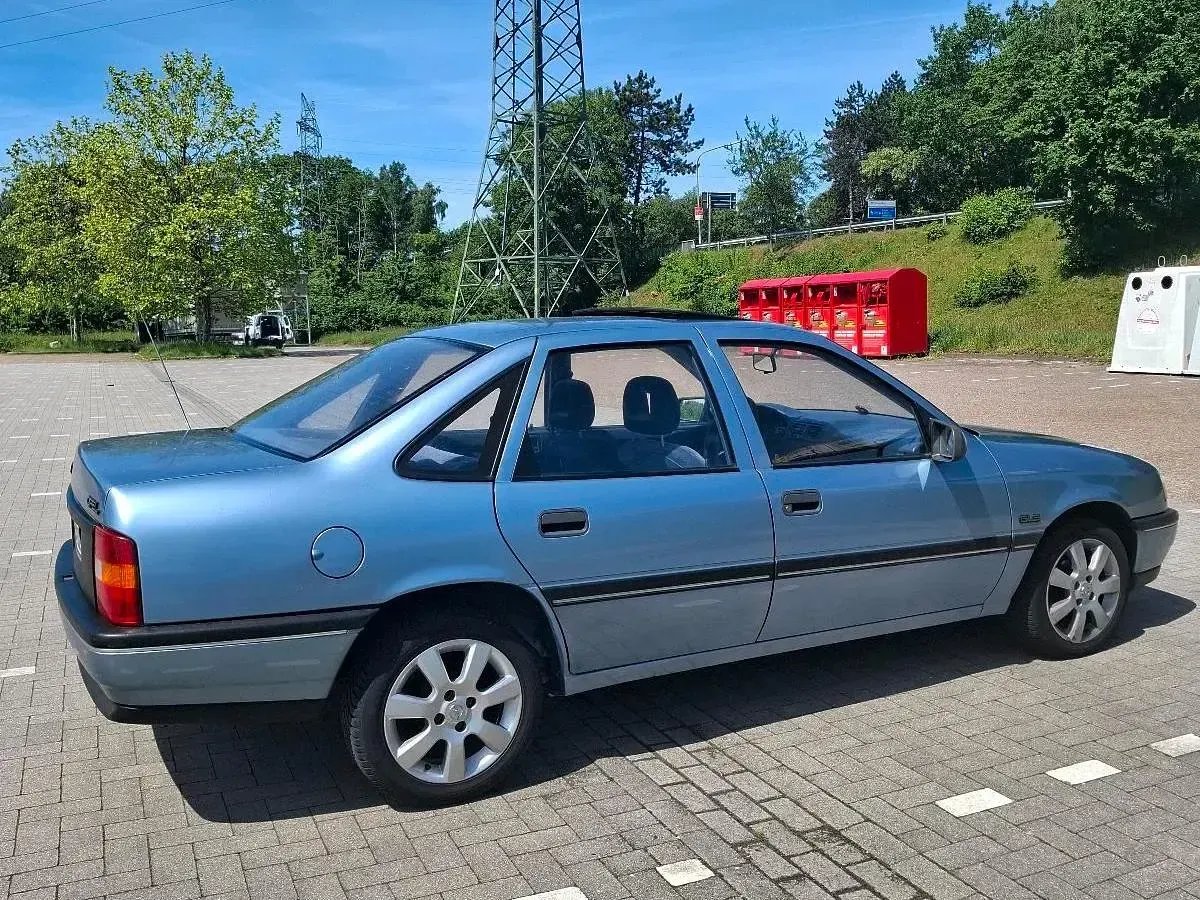 Gebraucht Opel Vectra 90 PS (66 kW) 1990 Blau Kleinwagen