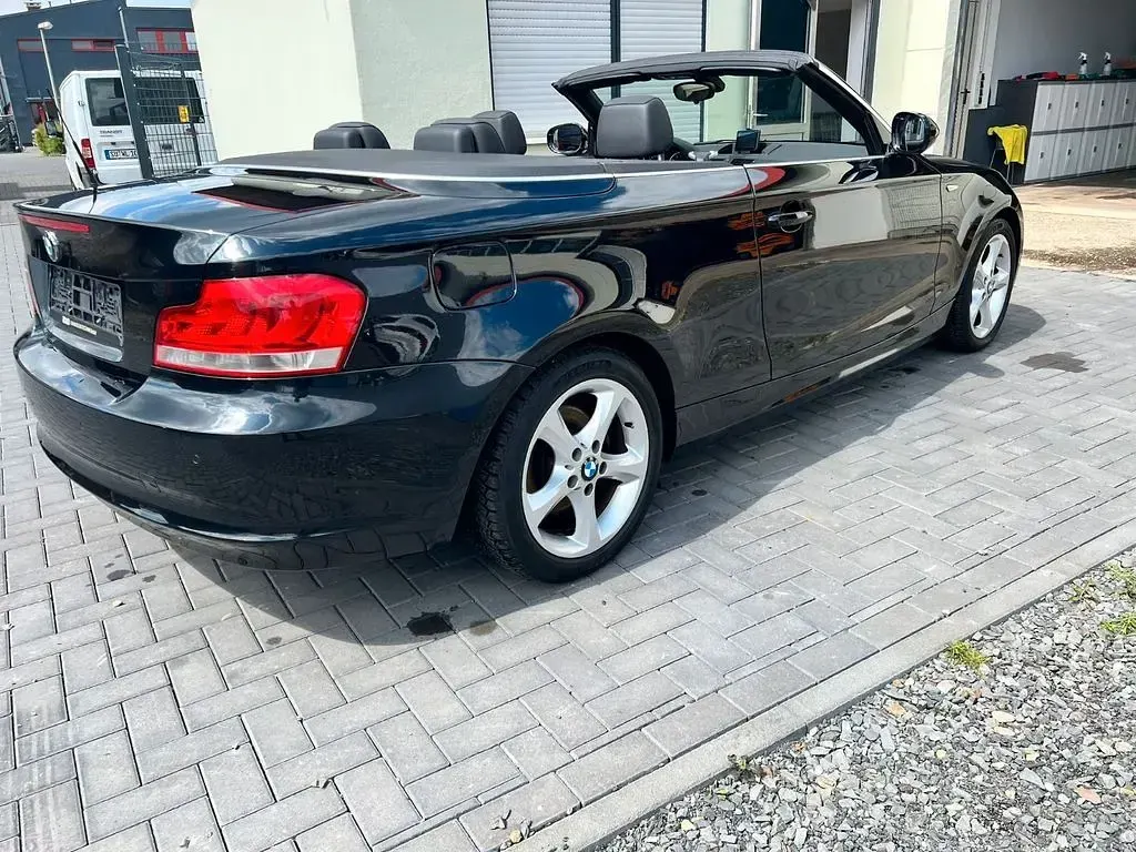 Gebraucht BMW 120 Cabriolet 170 PS (125 kW) 2012 Schwarz Cabrio