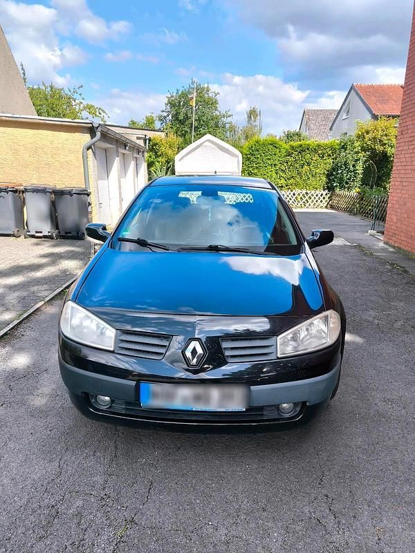 Schwarz Gebraucht 2004 Renault Mégane II Kleinwagen | 800 € (Guter Preis) - Bild 1/4