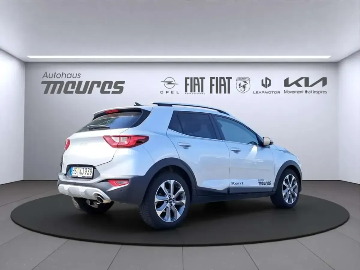 Gebraucht Kia Stonic Spirit 101 PS (74 kW) 2024 Sparkling silver) (silber SUV
