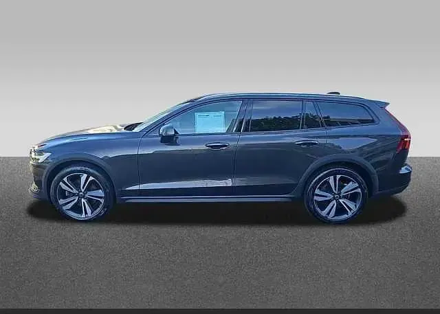 Gebraucht Volvo V60 CC 145 PS (106 kW) 2024 Kombi