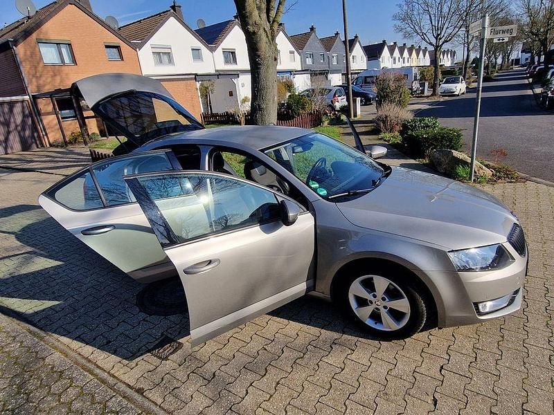 Gebraucht Skoda Octavia Elegance 150 PS (110 kW) 2013 Beige Limousine