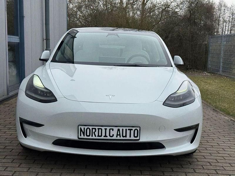 Gebraucht Tesla Model 3 324 kW (441 PS) 2021 Pearl white multicoat Limousine
