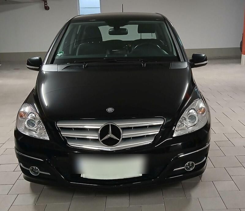 Schwarz Gebraucht 2011 Mercedes B180 Van / Kleinbus | 6.300 € (Fairer Preis) - Bild 1/4