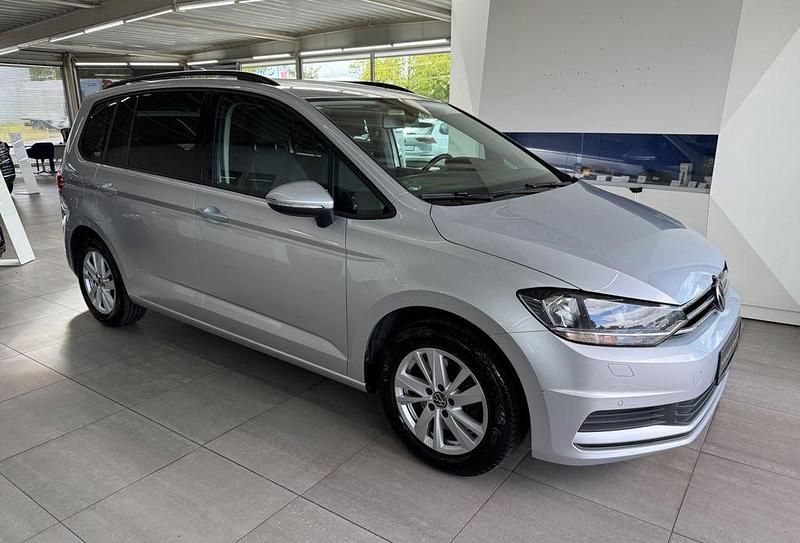 Silber Gebraucht 2021 VW Touran Van / Kleinbus | 20.490 € (Fairer Preis) - Bild 1/4