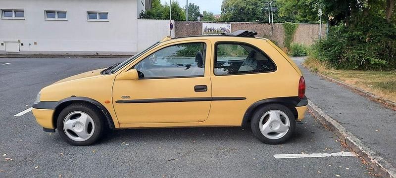 Gelb Gebraucht 2000 Opel Corsa Edition Limousine | 666 € (Guter Preis) - Bild 1/4