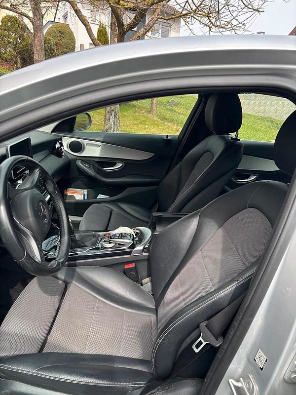 Gebraucht Mercedes C180 156 PS (114 kW) 2014 Silber Limousine