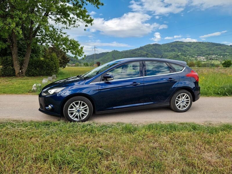 Blau Gebraucht 2012 Ford Focus Titanium Limousine | 5.499 € (Guter Preis) - Bild 1/4