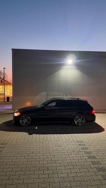 Gebraucht BMW 325 320 PS (235 kW) 2010 Schwarz Kombi