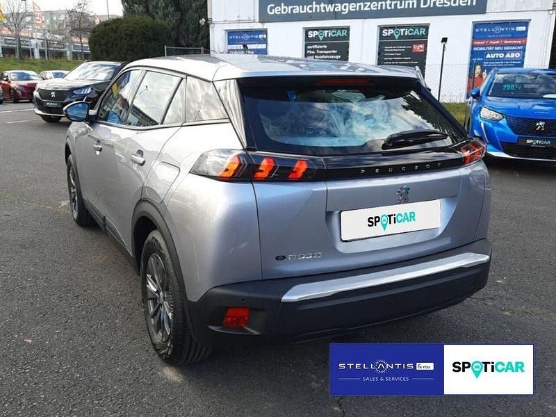 Gebraucht Peugeot e-2008 Active 100 kW (136 PS) 2021 Grau SUV