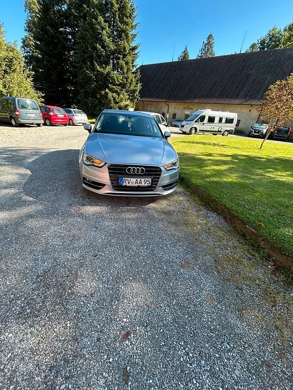 Silber Gebraucht 2016 Audi A3 Limousine | 13.300 € (Guter Preis) - Bild 1/4