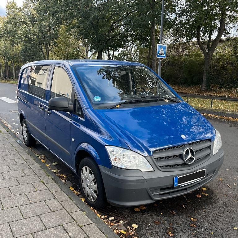 Blau Gebraucht 2013 Mercedes Vito Van / Kleinbus | 6.900 € (Guter Preis) - Bild 1/4