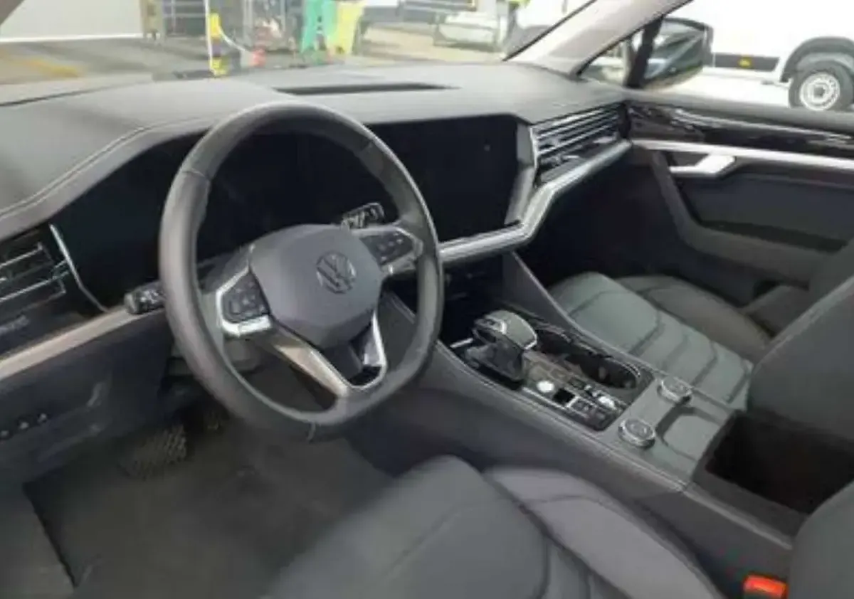 Gebraucht VW Touareg 231 PS (169 kW) 2026 Grenadillschwarz metallic SUV