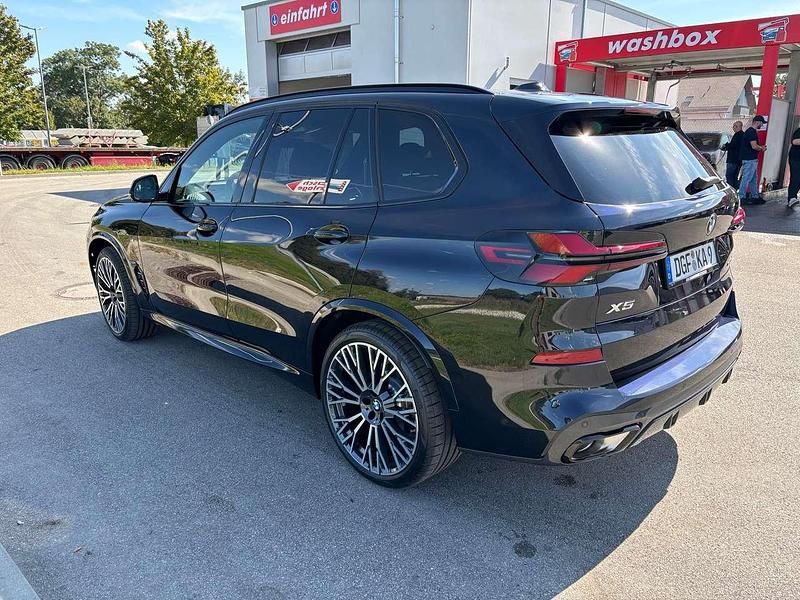 Gebraucht BMW X5 M Sport 352 PS (258 kW) 2024 Schwarz SUV