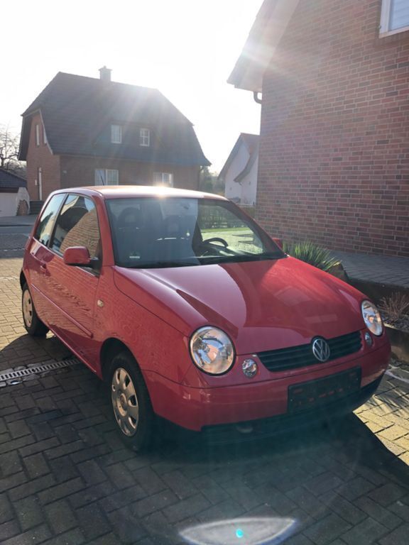 Rot Gebraucht 2003 VW Lupo Kleinwagen | 1.600 € (Fairer Preis) - Bild 1/4