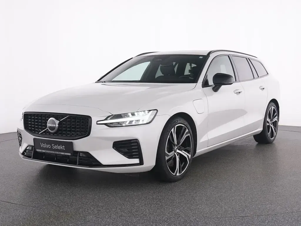 Gebraucht Volvo V60 Plus 397 PS (291 kW) 2023 Weiss crystal white pearl / me Kombi