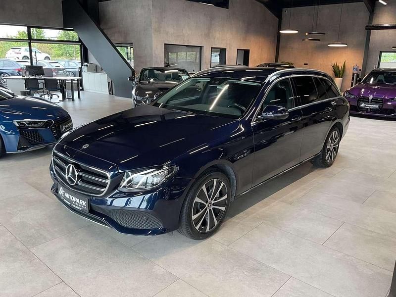 Cavansitblau Gebraucht 2019 Mercedes E300 Avantgarde Kombi | 22.980 € (Guter Preis) - Bild 1/4