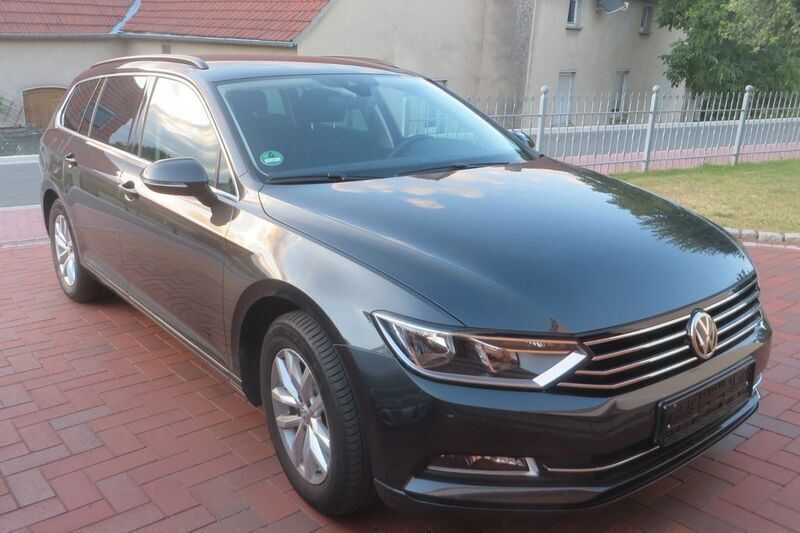 Second-hand VW Passat Comfortline 150 CP (110 kW) 2018 Gri Break
