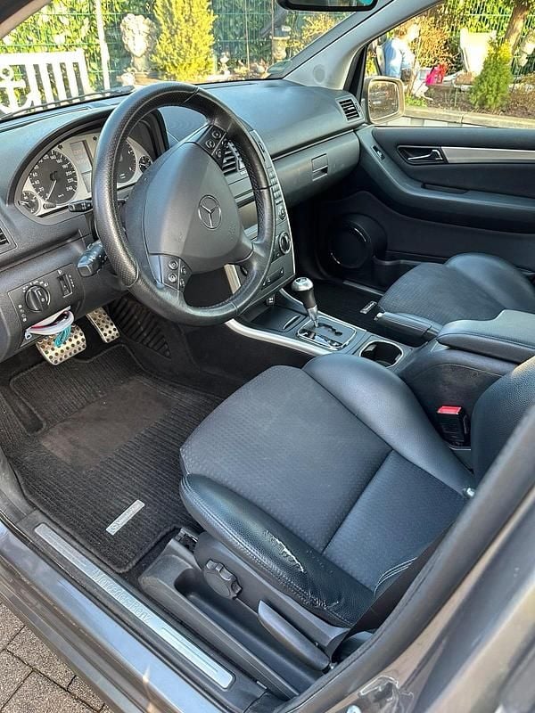 Gebraucht Mercedes A200 140 PS (102 kW) 2009 Silber Van / Kleinbus