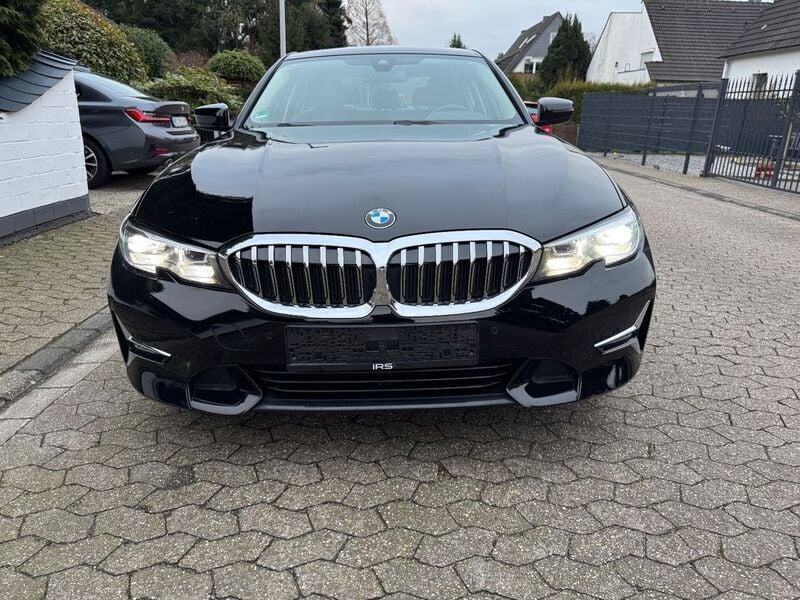 Schwarz ii Gebraucht 2021 BMW 320 Luxury Line Limousine | 23.990 € (Guter Preis) - Bild 1/4
