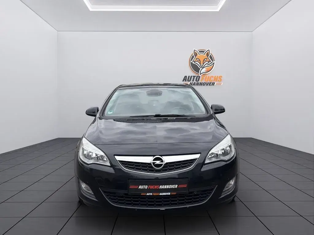 Gebraucht Opel Astra Design Edition 140 PS (102 kW) 2012 Schwarz Limousine