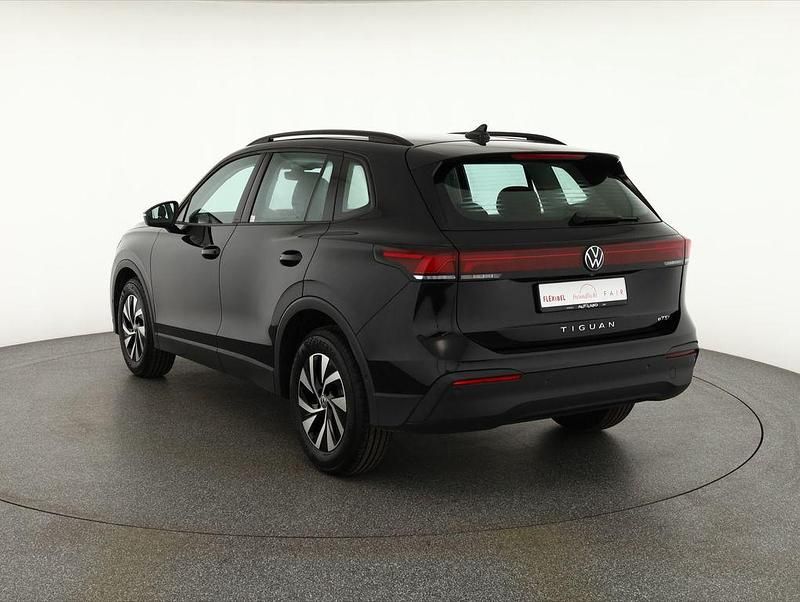 Gebraucht VW Tiguan 131 PS (96 kW) 2024 Schwarz SUV