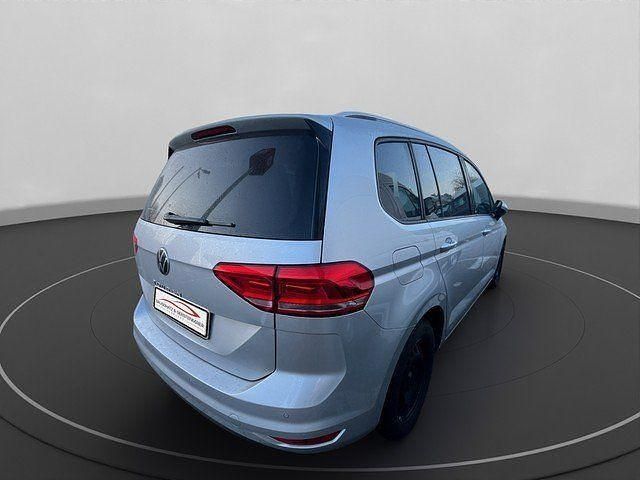 Gebraucht VW Touran Move 150 PS (110 kW) 2024 Silber Van / Kleinbus