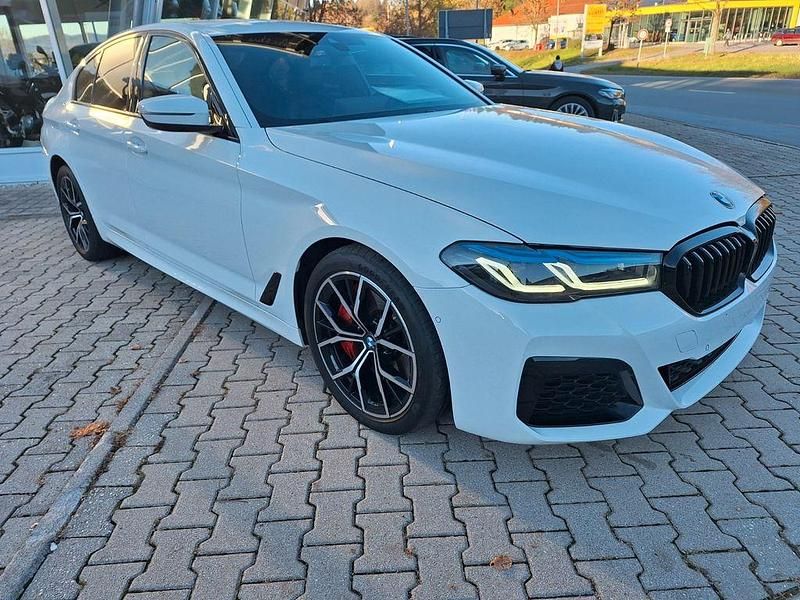 Weiß Gebraucht 2022 BMW 540 M Sport Limousine | 47.900 € (Fairer Preis) - Bild 1/4