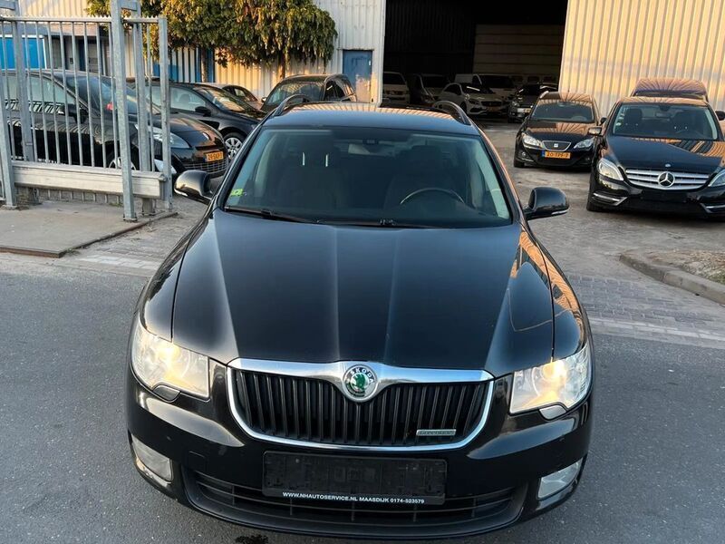 Gebraucht Skoda Superb GreenLine 105 PS (77 kW) 2011 Schwarz Kombi