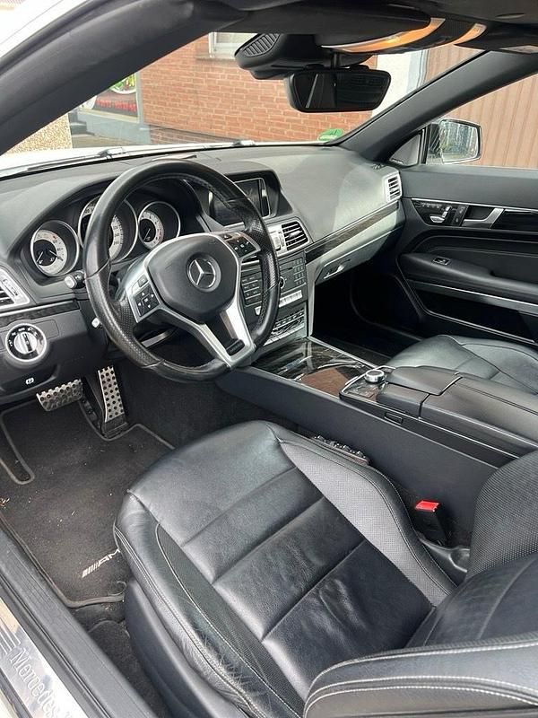 Gebraucht Mercedes E250 211 PS (155 kW) 2015 Schwarz Cabrio