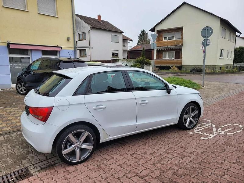 Gebraucht Audi A1 Attraction 143 PS (105 kW) 2012 Weiß Kleinwagen
