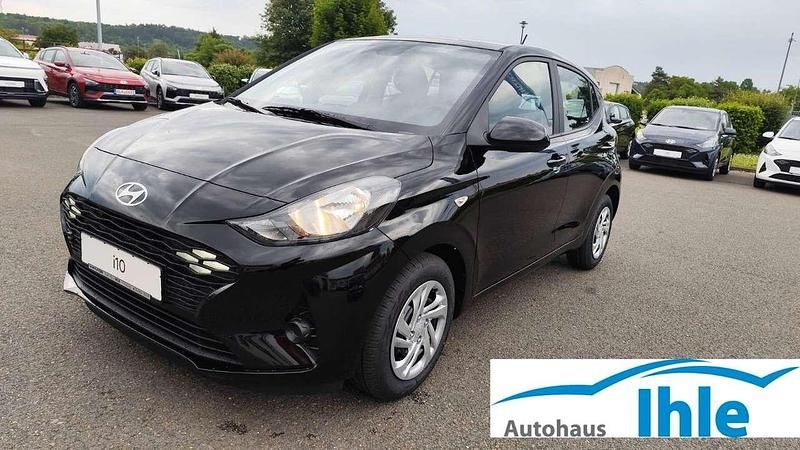 Schwarz Gebraucht 2025 Hyundai i10 Select Kleinwagen | 17.590 € (Etwas zu teuer) - Bild 1/4