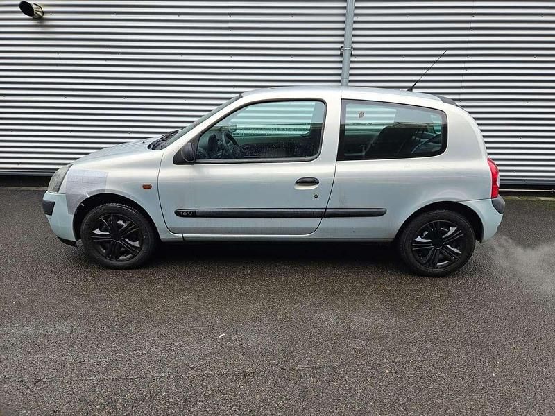 Gebraucht Renault Clio II Dynamique 75 PS (55 kW) 2002 Silber Limousine