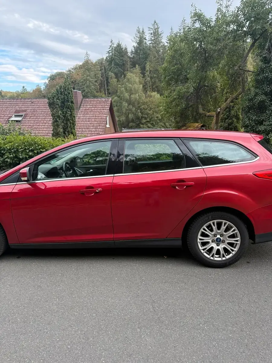 Gebraucht Ford Focus Titanium 150 PS (110 kW) 2011 Rot Kombi
