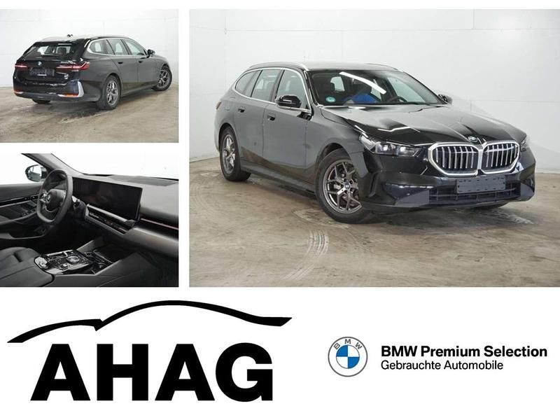 Saphirschwarz metallic Gebraucht 2024 BMW 520 Kombi | 51.940 € (Guter Preis) - Bild 1/4