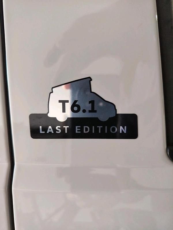 Gebraucht VW California Beach 150 PS (110 kW) 2024 Grau Van