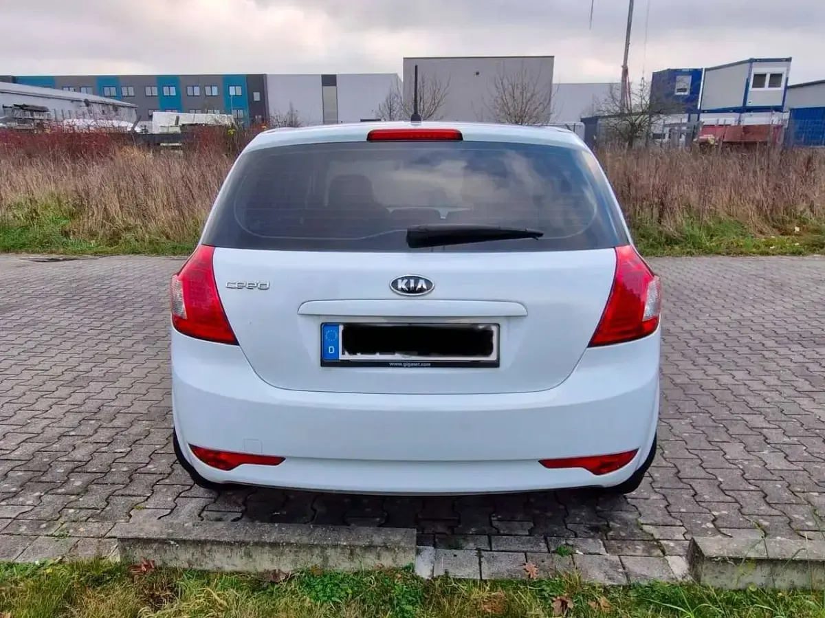 Gebraucht Kia Ceed 90 PS (66 kW) 2010 Weiß Kleinwagen