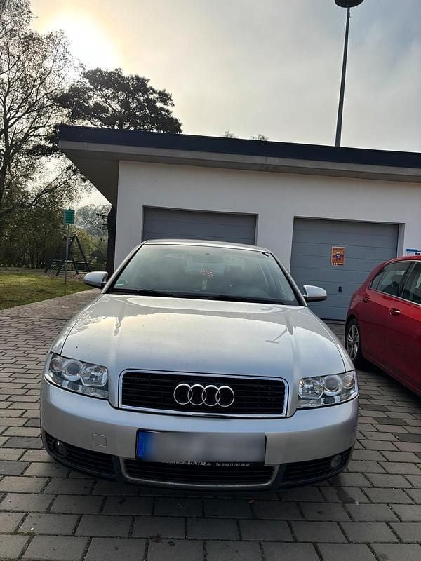 Silber Gebraucht 2001 Audi A4 Limousine | 3.300 € - Bild 1/4