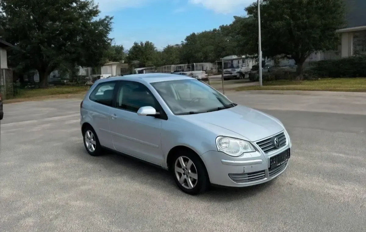 Gebraucht VW Polo Sportline 80 PS (58 kW) 2006 Silber Kleinwagen