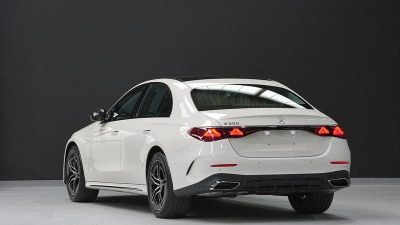 Neu Mercedes E200 AMG 227 PS (166 kW) 2026 Polarweiss  unilack Limousine