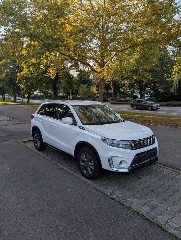 Weiß Gebraucht 2022 Suzuki Vitara Comfort SUV | 17.500 € (Guter Preis) - Bild 1/4