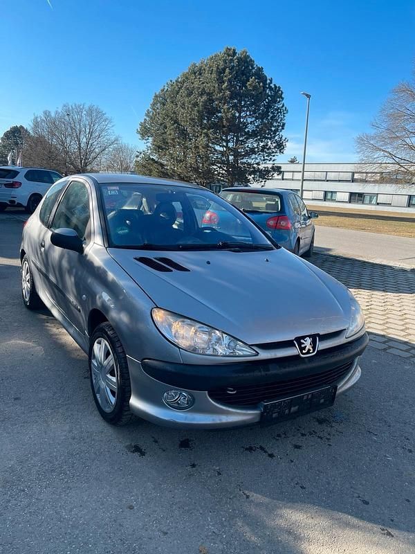 Silber Gebraucht 2003 Peugeot 206 Kleinwagen | 1.299 € (Fairer Preis) - Bild 1/4
