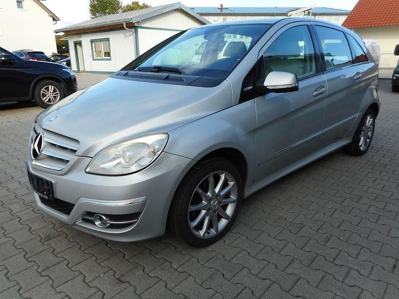 Gebraucht Mercedes B170 116 PS (85 kW) 2009 Silber Van / Kleinbus