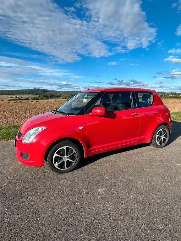 Rot Gebraucht 2010 Suzuki Swift Club Limousine | 1.800 € (Guter Preis) - Bild 1/4