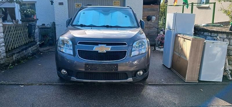 Grau Gebraucht 2011 Chevrolet Orlando Van / Kleinbus | 6.200 € (Fairer Preis) - Bild 1/4