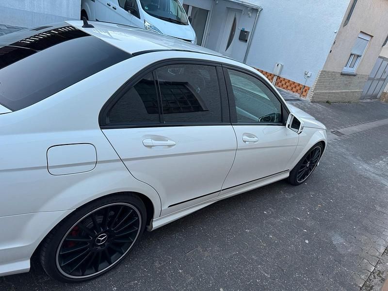 Gebraucht Mercedes C350 Avantgarde 306 PS (225 kW) 2012 Weiß Limousine