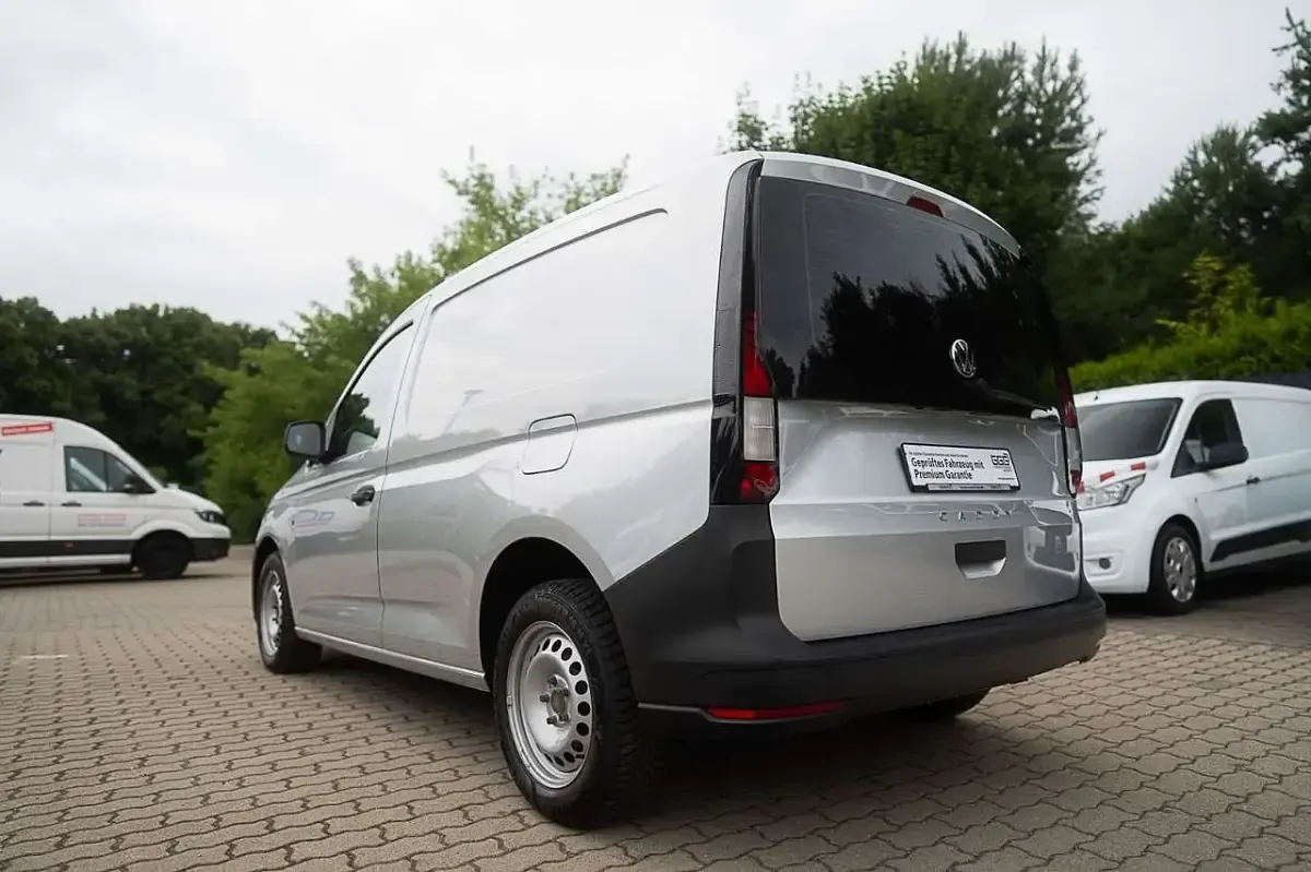 Gebraucht VW Caddy Basis 102 PS (75 kW) 2022 Silber Van / Kleinbus